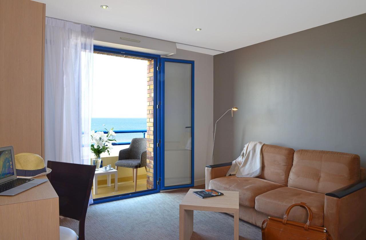 Hotel De La 3*