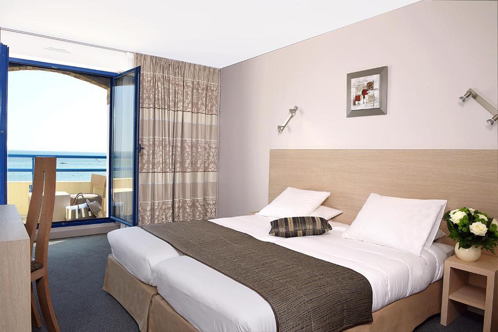 Hotel De La 3*